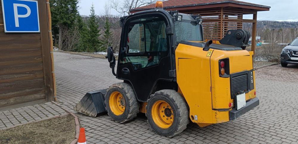 Фронтальный погрузчик Услуги минипогрузчика JCB 175 для земляных работ взять в аренду, заказать, цены, услуги - Новоаннинский