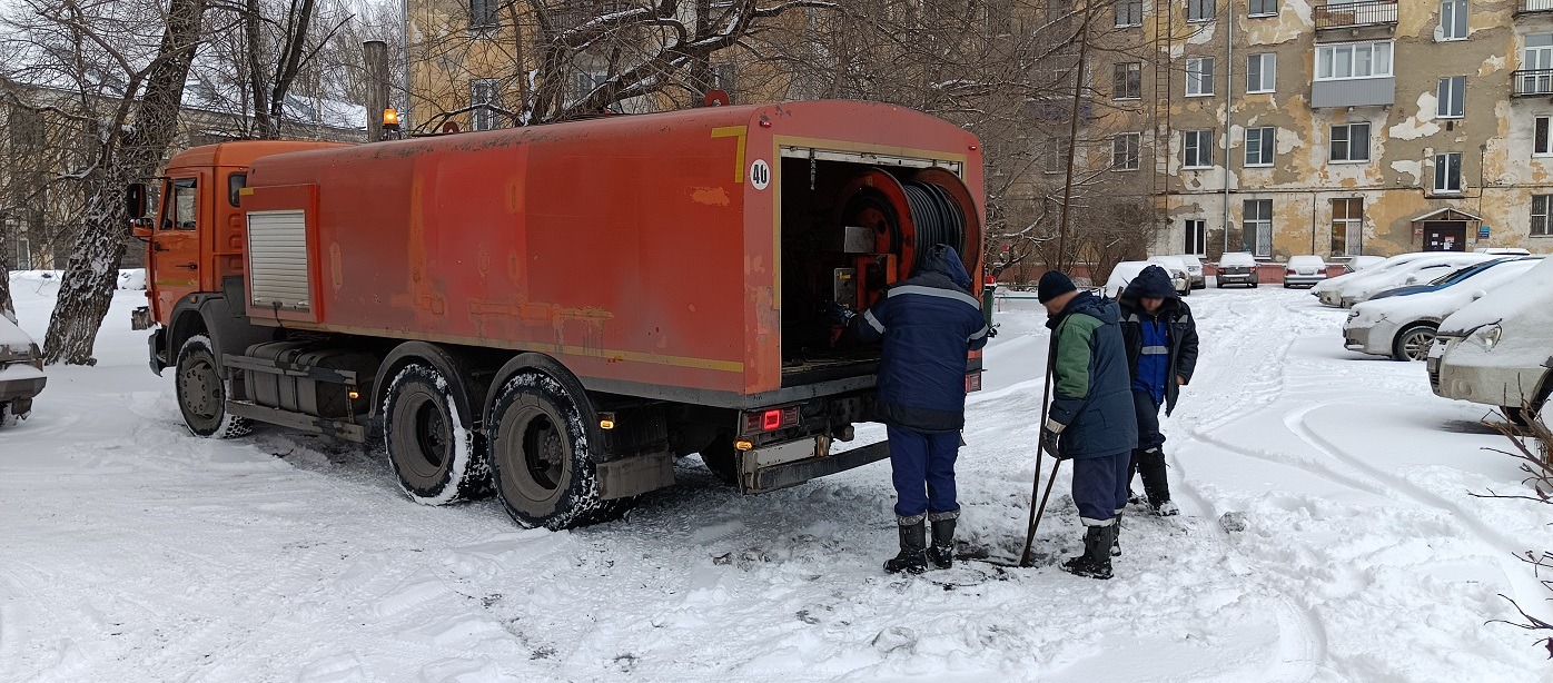 Прочистка канализации от засоров гидропромывочной машиной и специальным оборудованием в Волжском