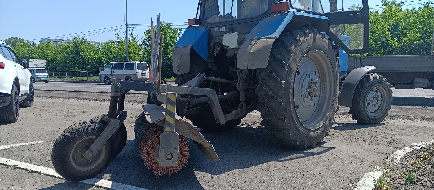 Услуги трактора с щеткой МТЗ в Волгограде